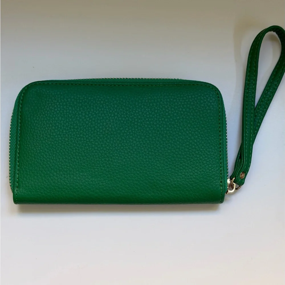 Adrienne Vittadini stylish wristlet